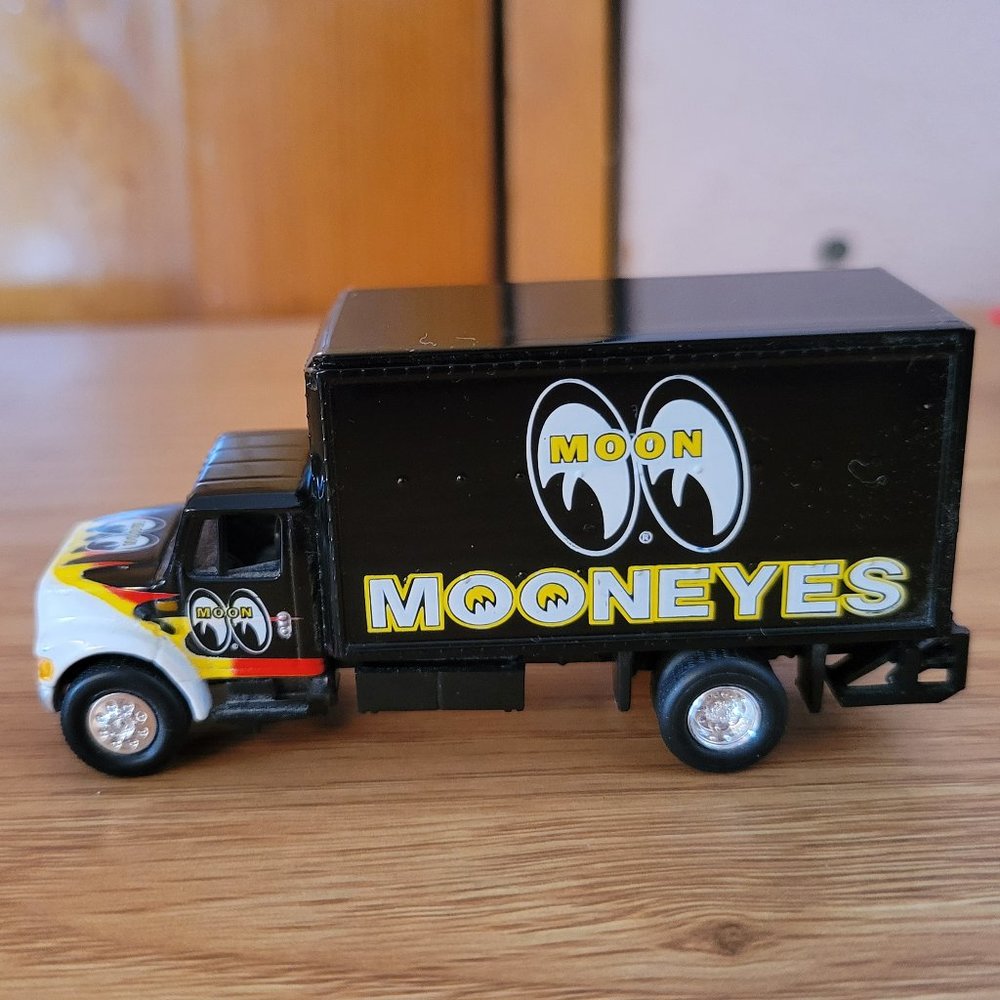 2000 Johnny Lightening Collectibles Mooney Eyes Delivery Truck